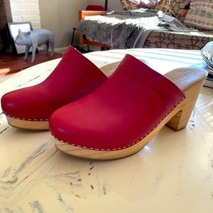 Free people red leather platform clogs
